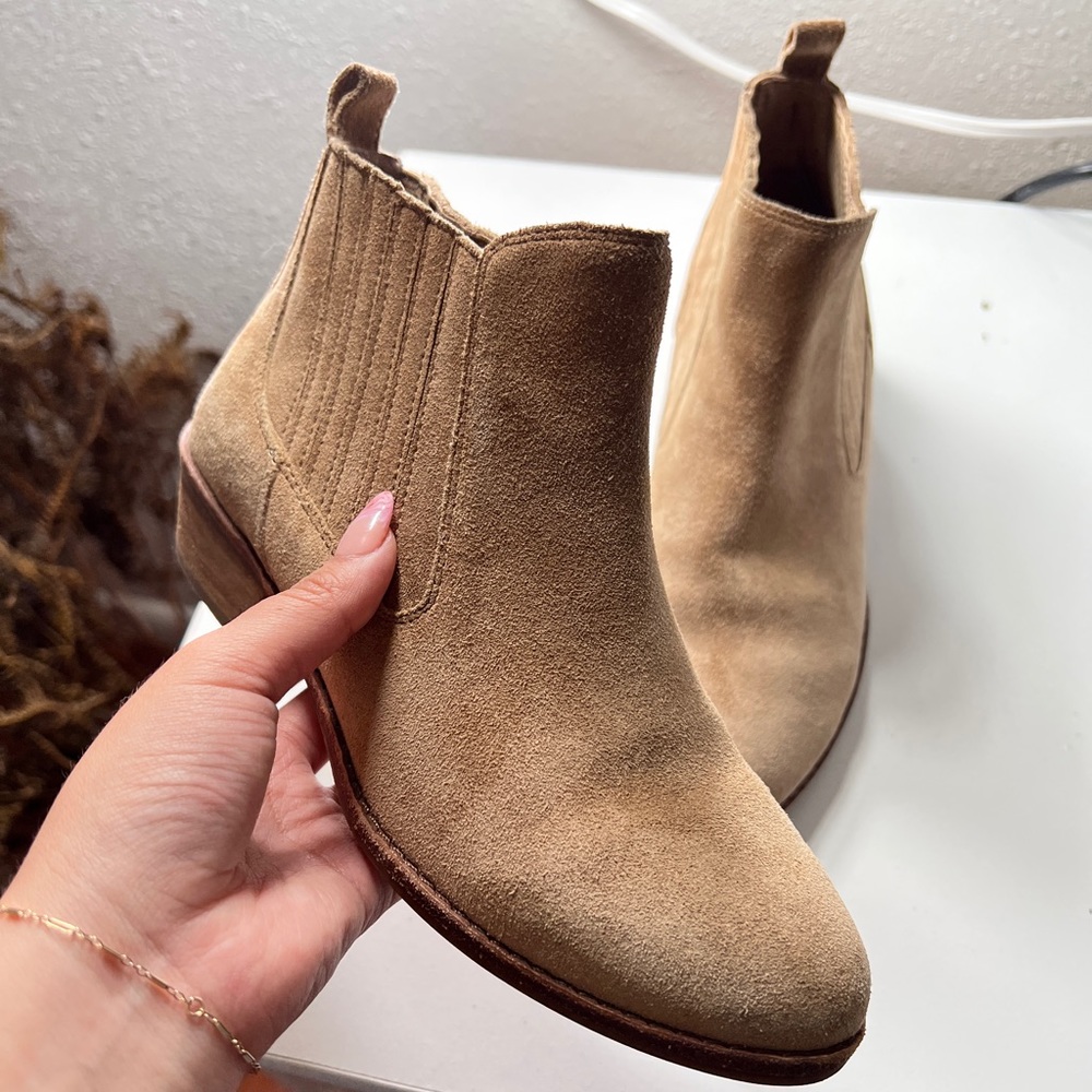 GB Gianni Bini Women's Stacked Heel Chelsea Boots